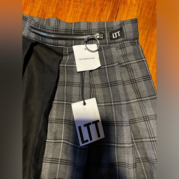 Love Too True Split Goth Skirt - NWT - US 6 - Picture 2 of 5